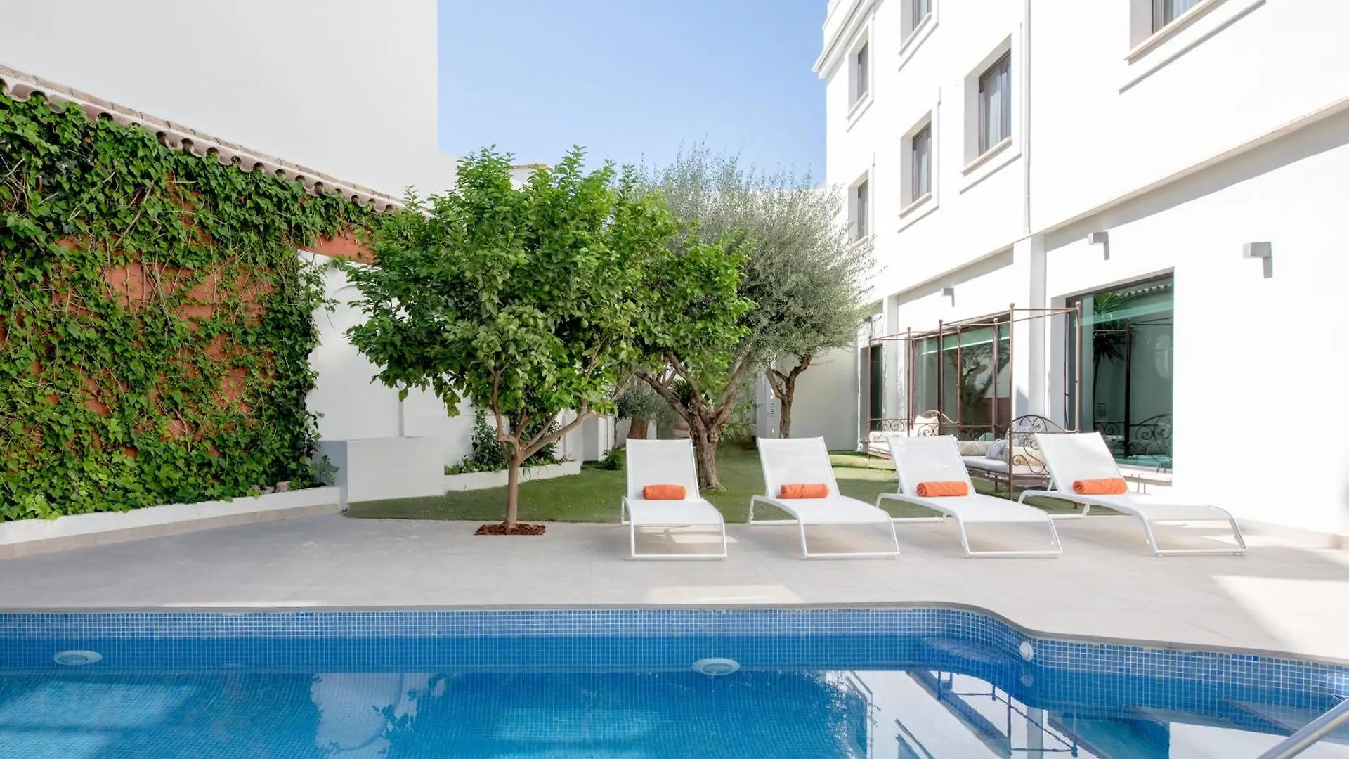 Hotel Infanta Leonor contacts