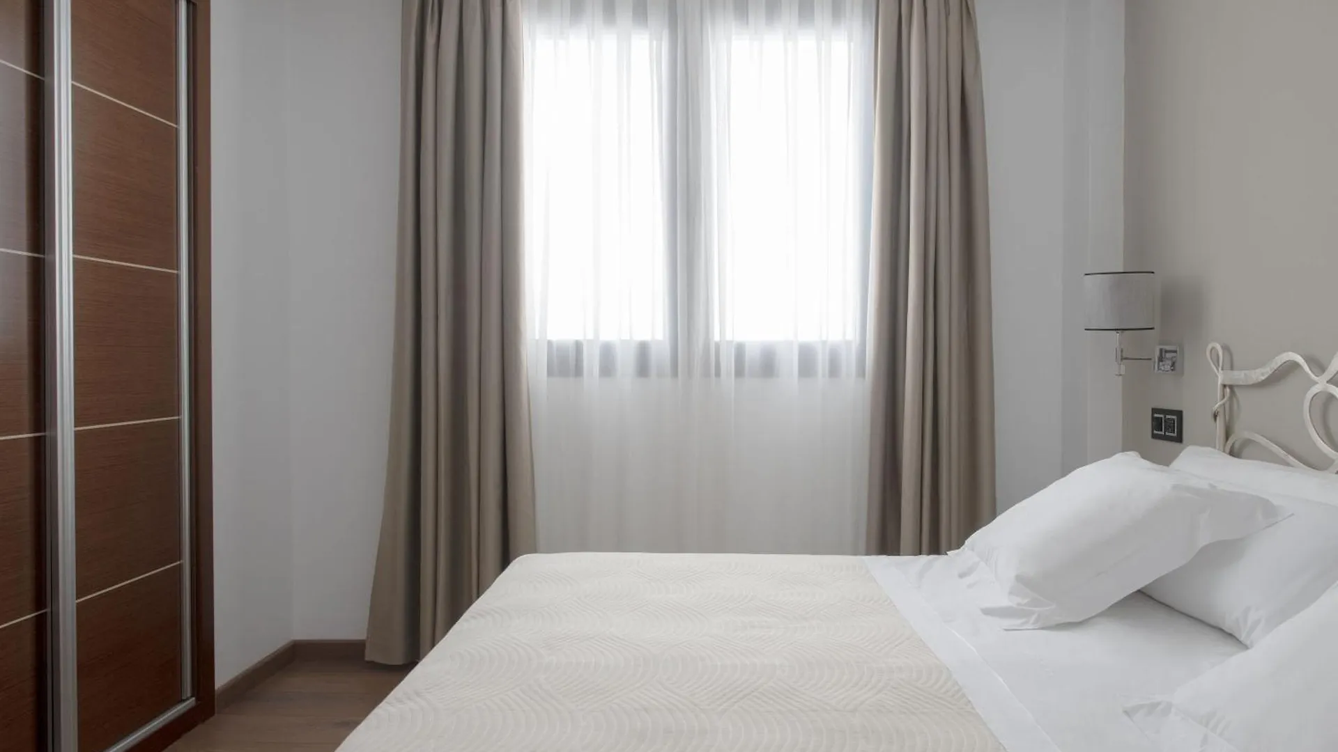 Hotel Infanta Leonor Écija 4*,